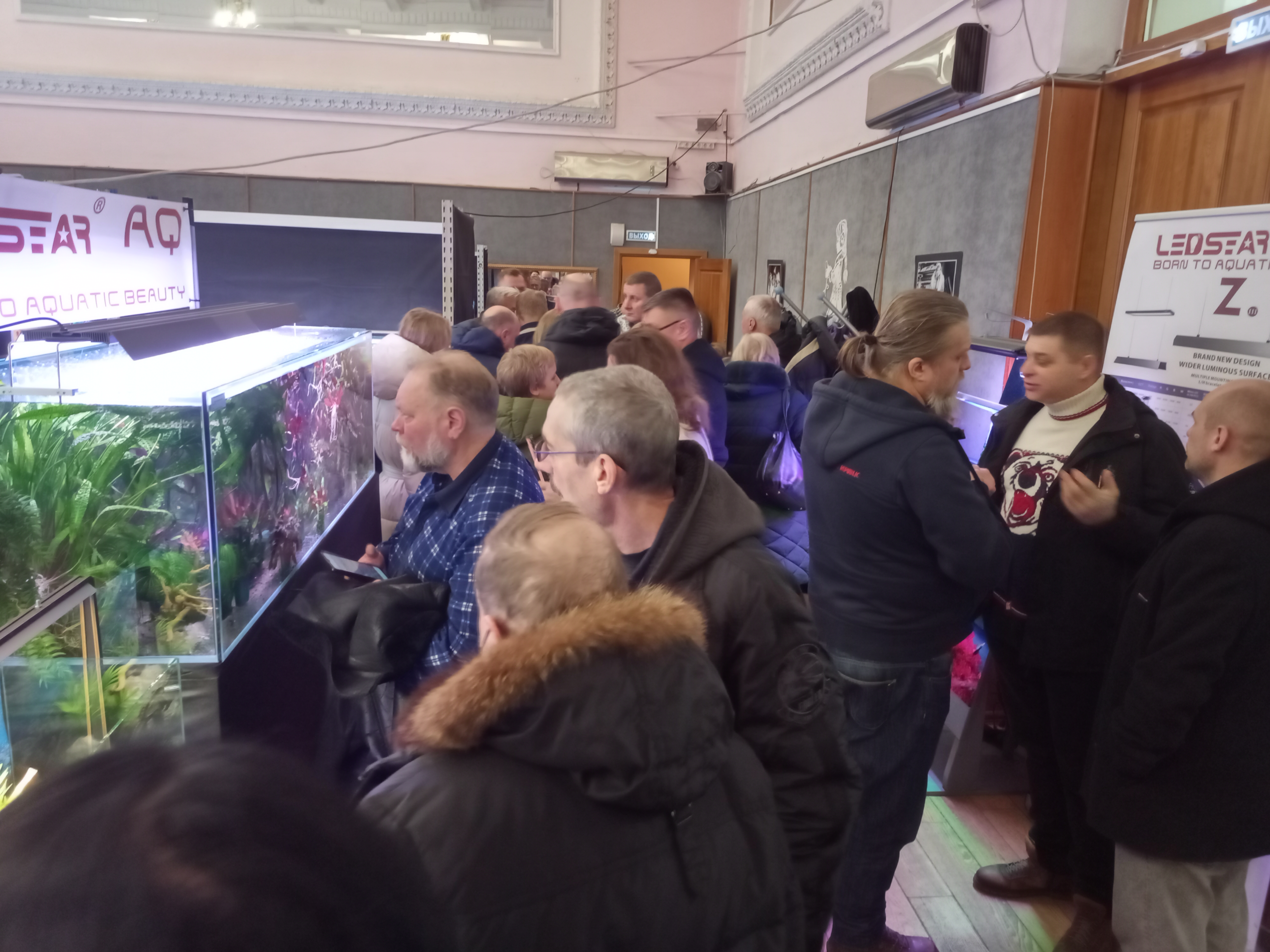 С самого открытия выставки зрителей было очень много